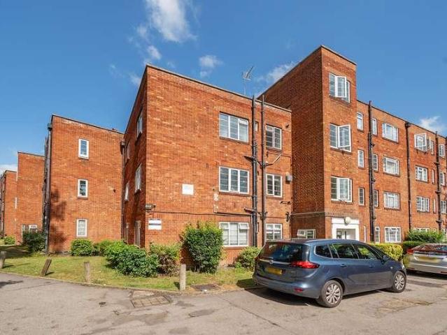 Flat for sale in Ruislip, London Borough of Hillingdon