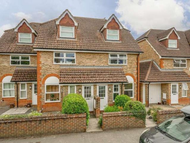 Flat for sale in Eaton Bray, Bedfordshire
