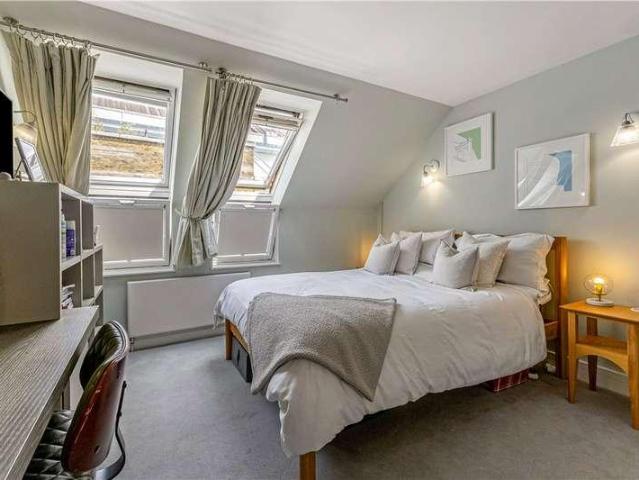 Flat for sale in Bermondsey Village, Greater London