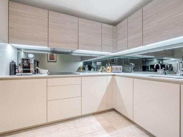 Flat for sale in Woodside Park, Greater London