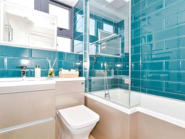 Flat for sale in Midway, Kent