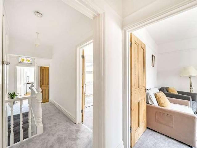 Flat for sale in Tolworth, Greater London