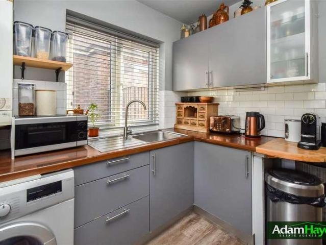 Flat for sale in Colney Hatch, Greater London