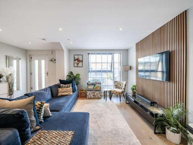 Flat for sale in Greater London