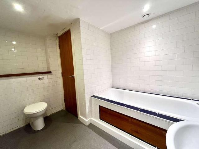 Flat for sale in Georgia, Greater Manchester