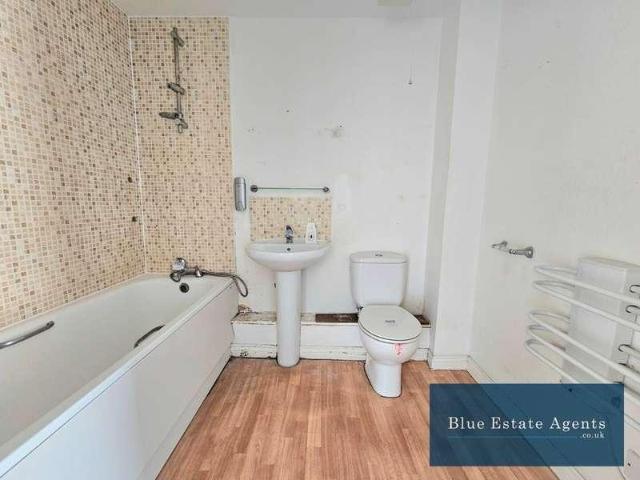 Flat for sale in London Borough of Hounslow, Greater London