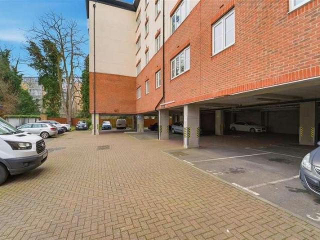 Flat for sale in Slough