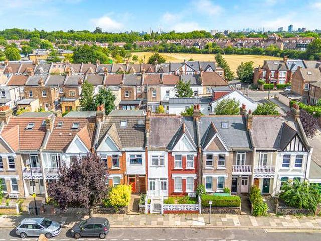 Flat for sale in Noel Park, Greater London