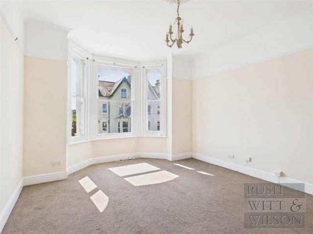 Flat for sale in Blacklands, Guestling Green