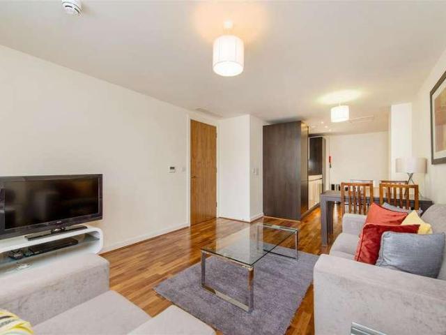 Flat for sale in Finsbury, Greater London