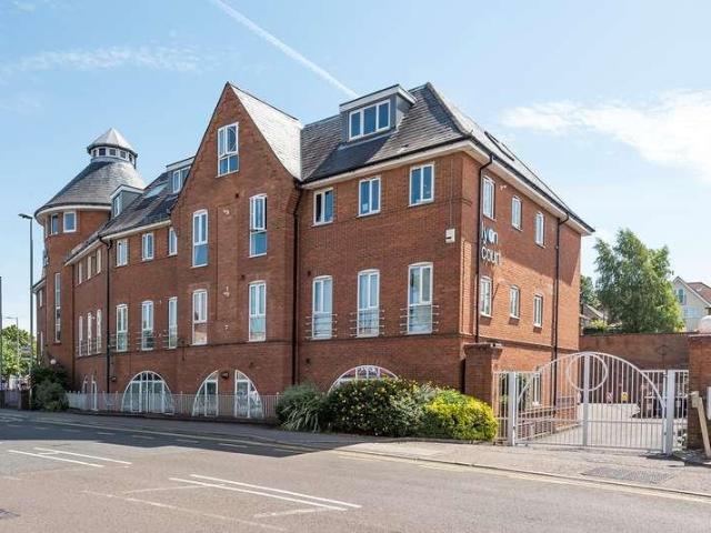 Flat for sale in King's Walden, Hertfordshire
