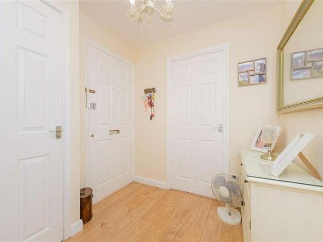 Flat for sale in Monks Orchard, Kent