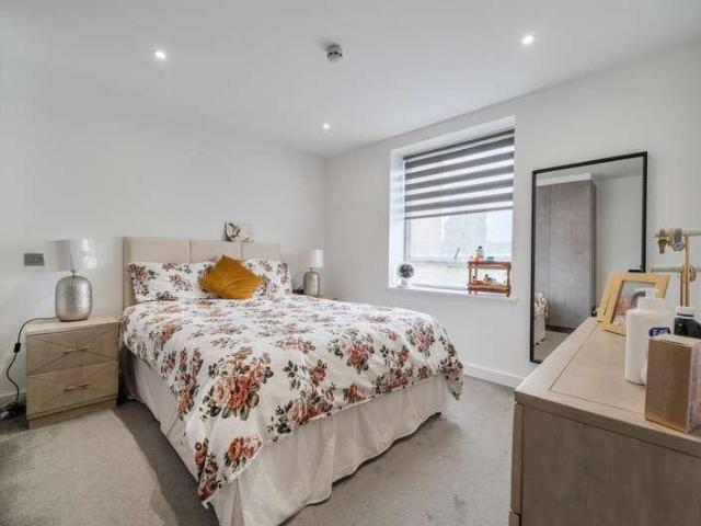 Flat for sale in Little Stanmore, Greater London
