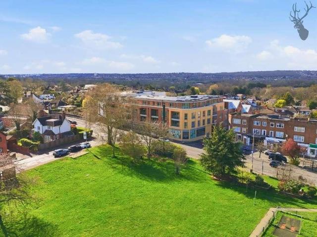 Flat for sale in Chigwell, Epping