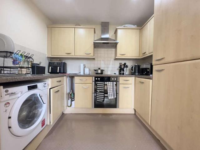 Flat for sale in Brunswick Park, Greater London