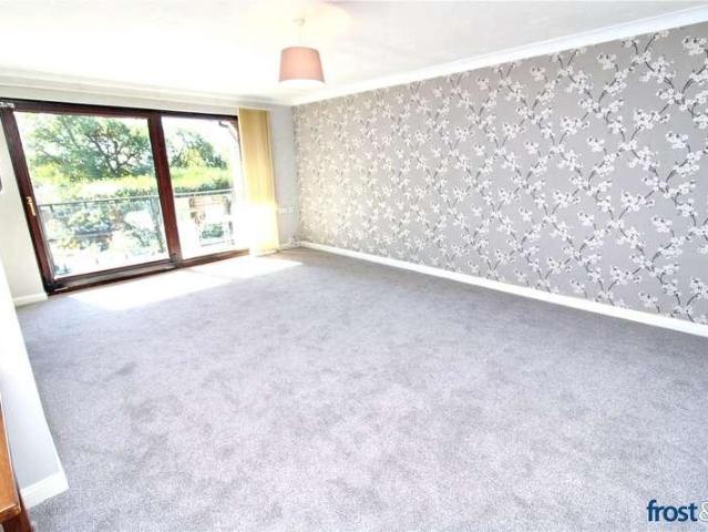 Flat for sale in Foxholes, Poole