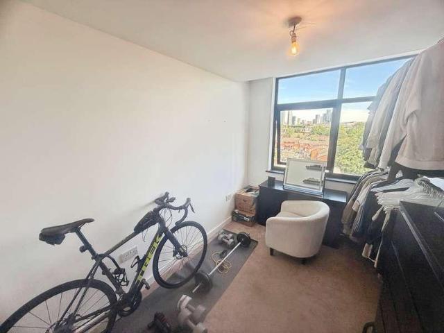 Flat for sale in Salford Quays, Salford