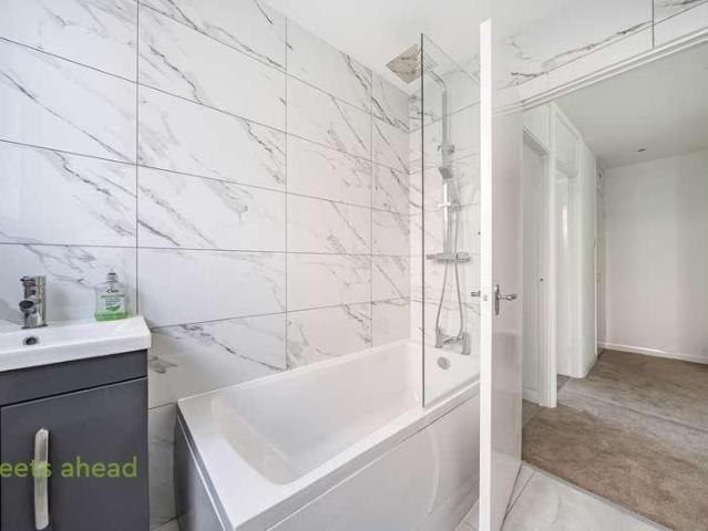 Flat for sale in London Borough of Croydon, Upper Norwood