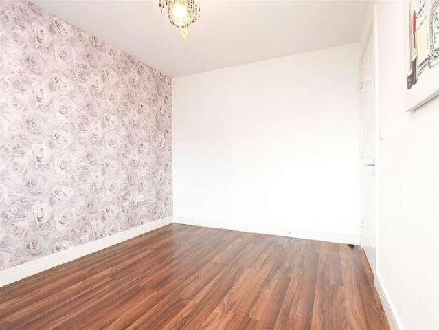 Flat for sale in Barling, Essex