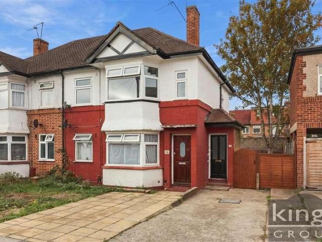 Flat for sale in Enfield Highway, Greater London