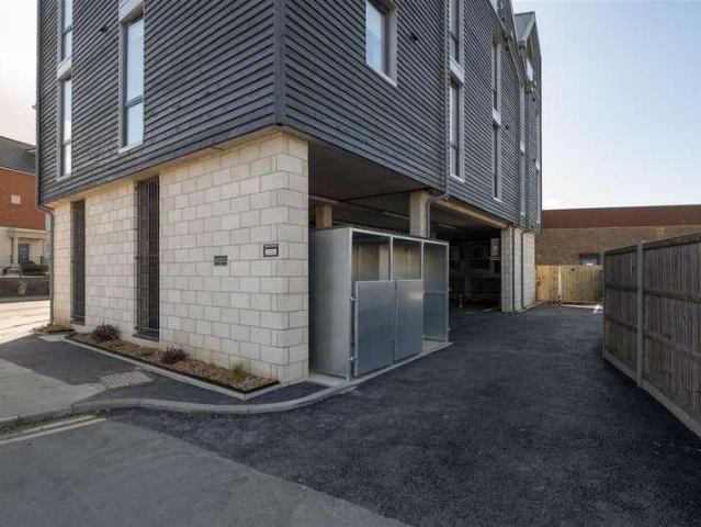 Flat for sale in Kingsdown Park, The Bridge