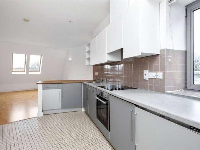 Flat for sale in Stoke Newington, Greater London