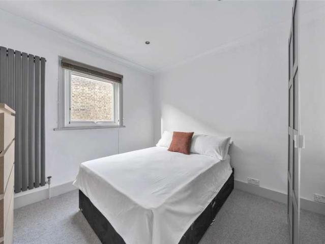 Flat for sale in Gospel Oak, Greater London