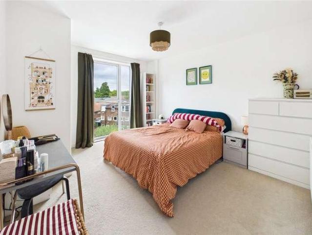 Flat for sale in London Borough of Lambeth, Greater London