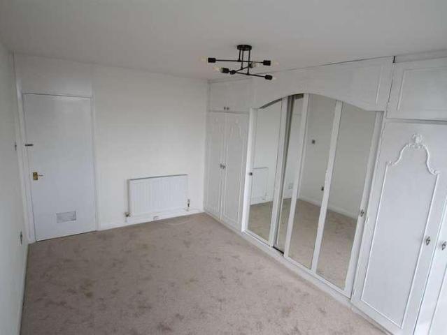 Flat for sale in Gants Hill, Greater London