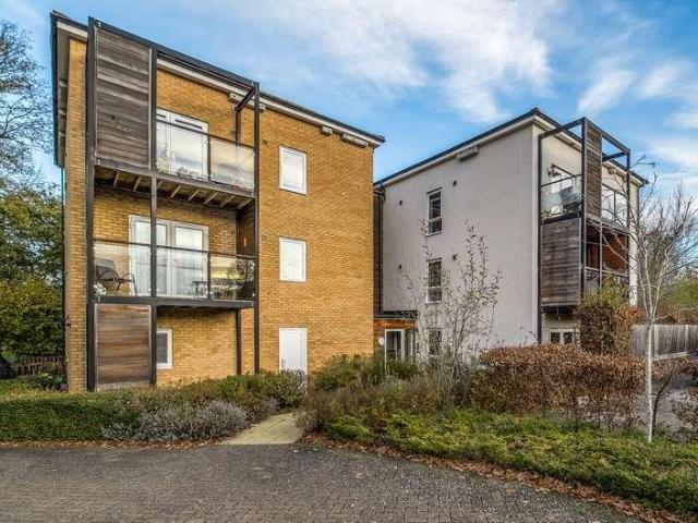 Flat for sale in Easthampstead, Bracknell