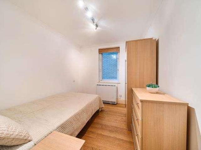 Flat for sale in Bayswater, Greater London