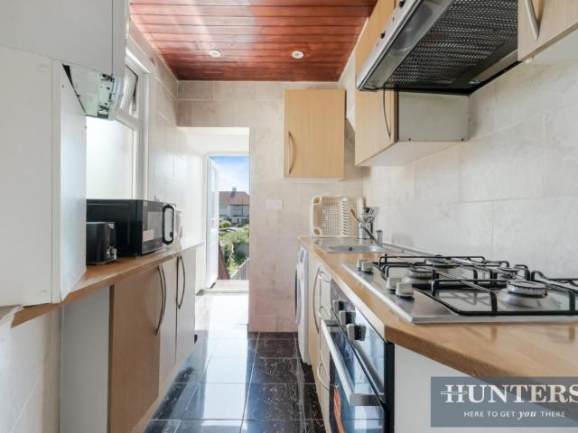 Flat for sale in Worcester Park, Greater London