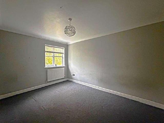 Flat for sale in Calderstones