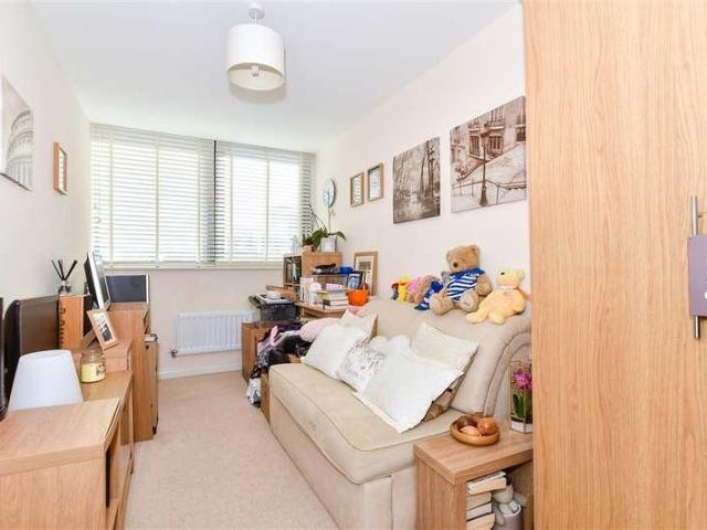 Flat for sale in Midway, Kent