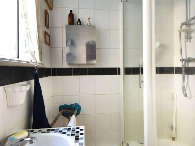 Flat for sale in London Borough of Lewisham, Forest Hill