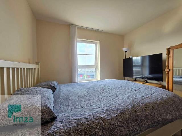 Flat for sale in Calderstones