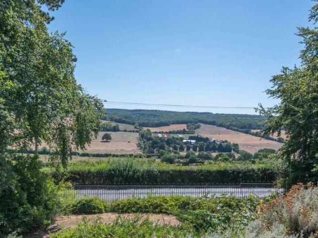 Flat for sale in The Bridge, Kent