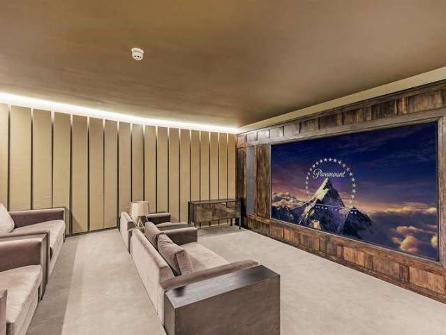 Flat for sale in Nine Elms, Greater London
