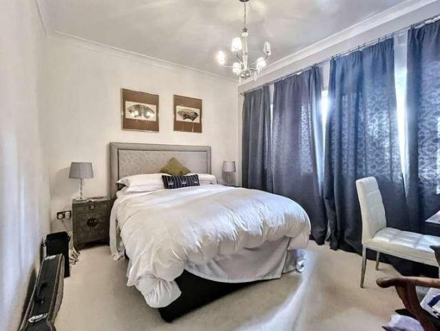 Flat for sale in Boscombe, Bournemouth