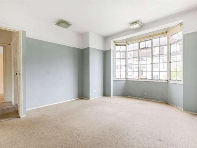 Flat for sale in Streatham Hill, Greater London