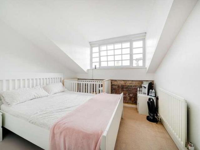 Flat for sale in Romford, Ardleigh Green