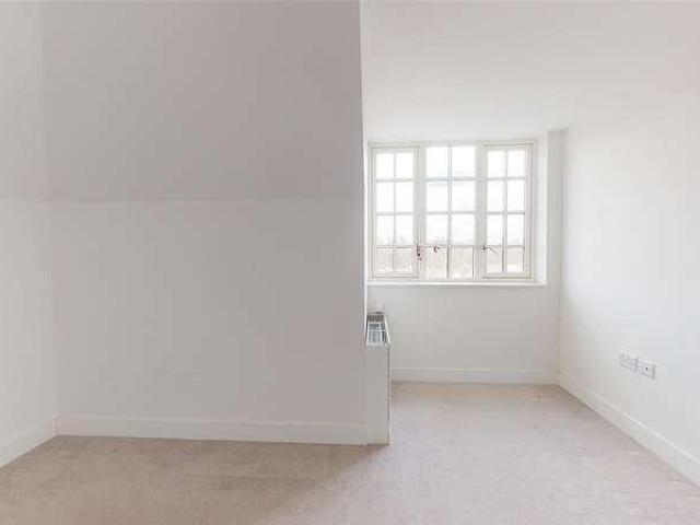 Flat for sale in London Borough of Hounslow, Spring Grove