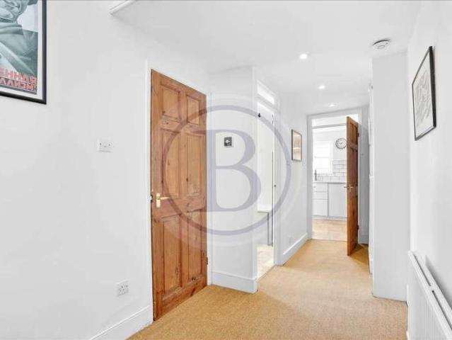 Flat for sale in Holloway, Greater London