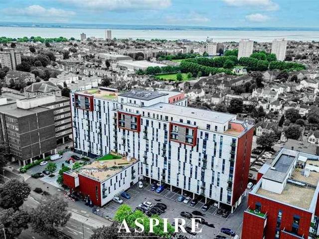 Flat for sale in Alton Barnes, Essex