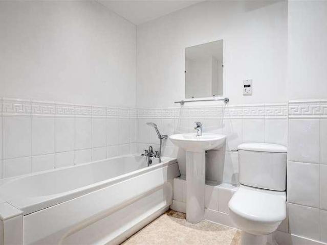 Flat for sale in Lucastes, Perryfields
