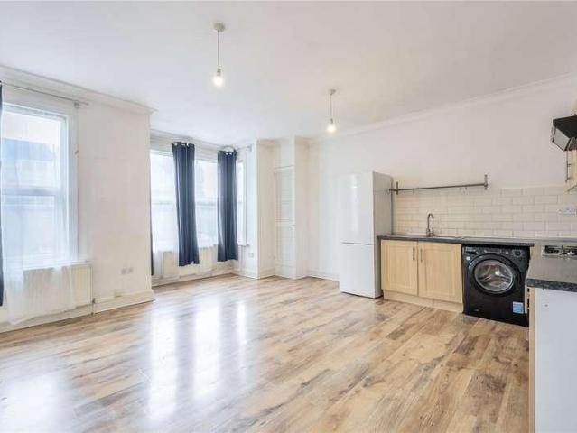 Flat for sale in Leyton, Greater London