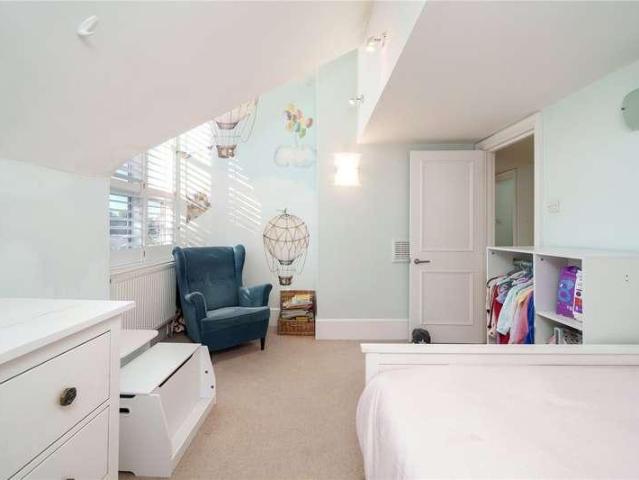 Flat for sale in London Borough of Wandsworth, Greater London