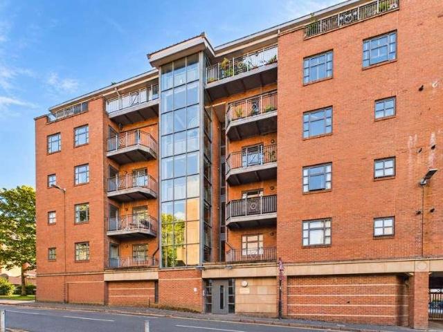 Flat for sale in Highfields, Leicester