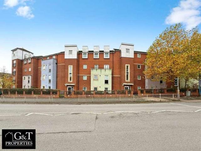 Flat for sale in Bearwood, West Midlands
