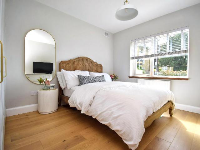 Flat for sale in Sevenoaks, The Butts